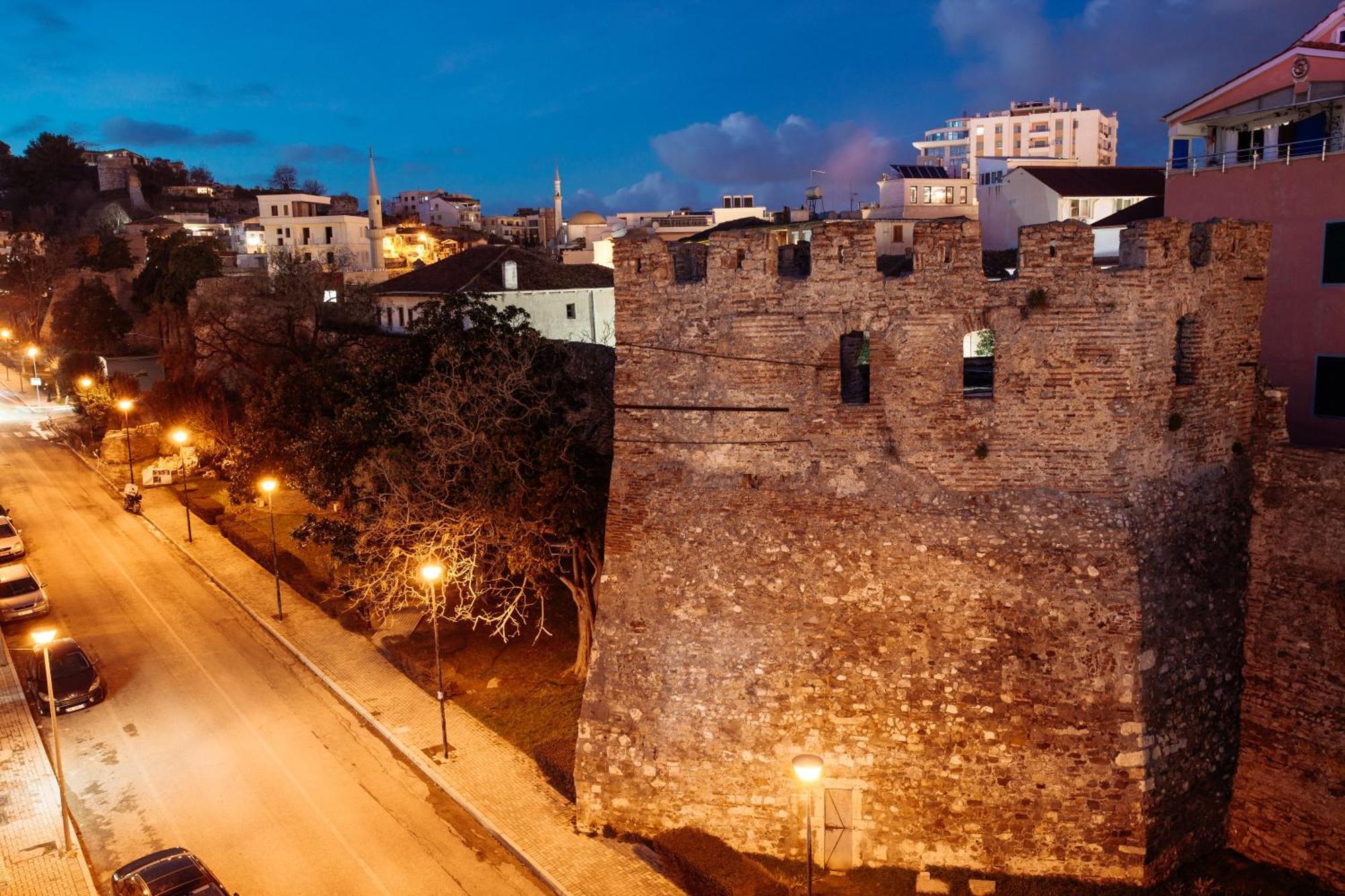 Super Apartment In The Ancient Roman Amphitheater Дуррес Екстер'єр фото